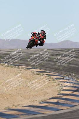 media/Dec-01-2025-Moto Forza (Mon) [[2daa91e15f]]/2-Intermediate Group/Session 2 (Turns 9 and 10)/